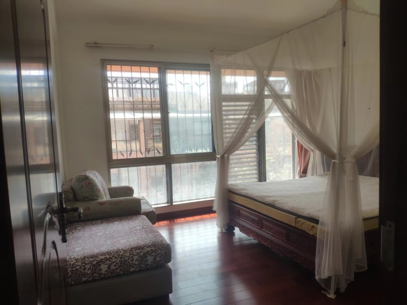 5室3廳3陽臺(tái) 滇池溪谷別墅客廳