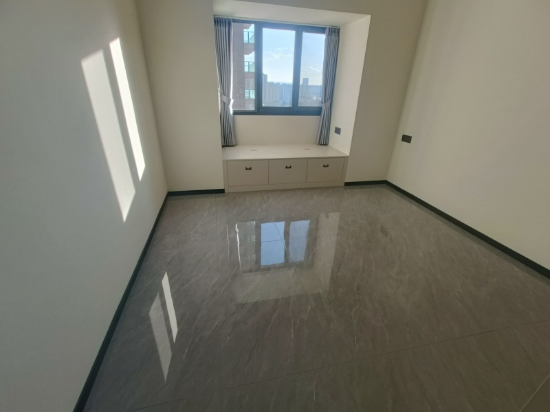 3室2廳2陽臺 融城昆明湖湖珀臥室