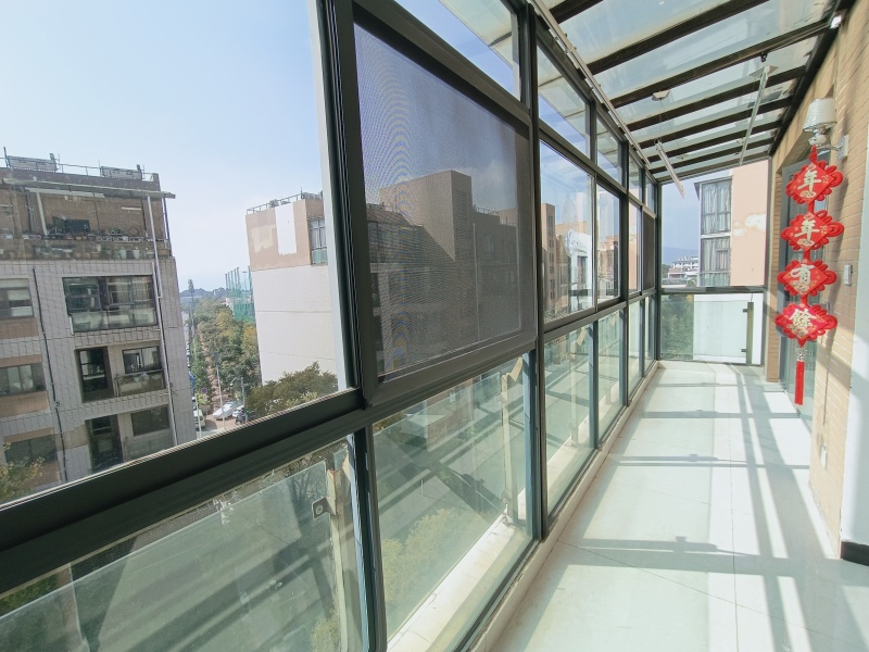 4室2廳2陽臺 滇池衛(wèi)城鉑?？蛷d