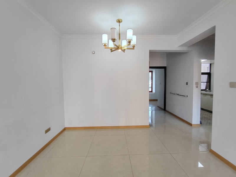 3室2廳1陽(yáng)臺(tái) 盛高大城二期餐廳