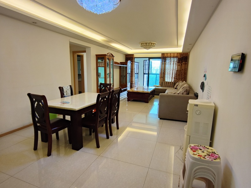 3室2廳2陽臺 濱江俊園塞納組團(tuán)客廳