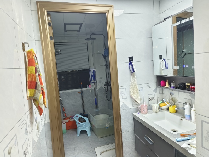 3室2廳2陽(yáng)臺(tái) 招商雍和府一期衛(wèi)生間