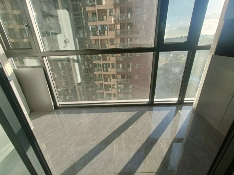 3室2廳2陽臺 融城昆明湖湖珀陽臺