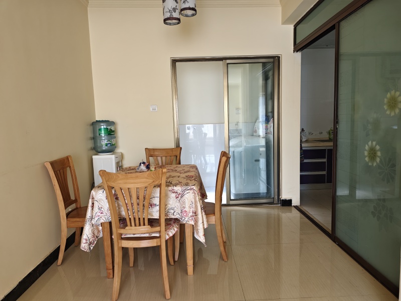 3室2廳1陽(yáng)臺(tái) 麗水雅苑餐廳