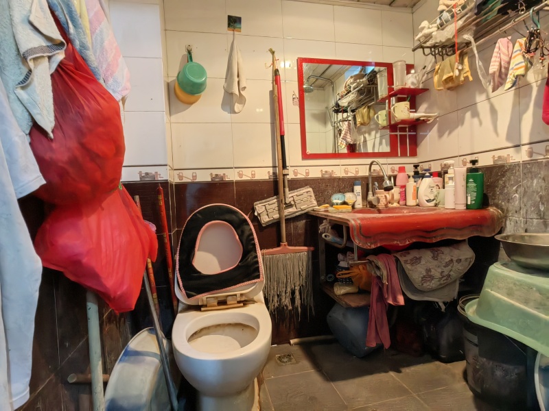 3室2廳2陽臺 秋苑小區(qū)衛(wèi)生間