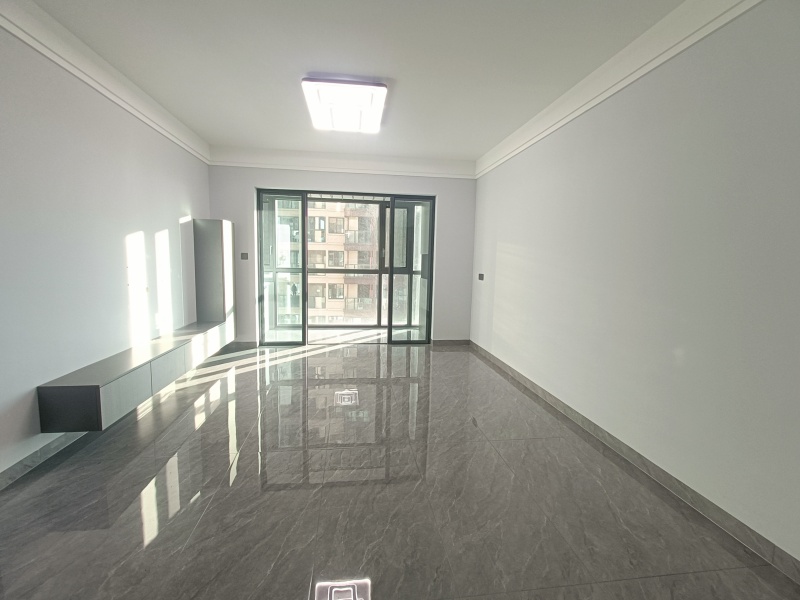 3室2廳2陽臺 融城昆明湖湖珀客廳