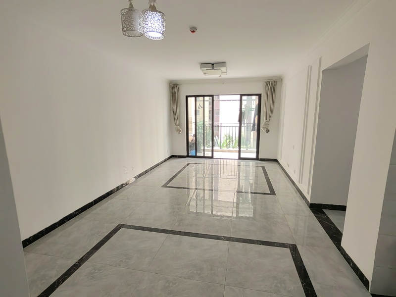 3室2廳2陽(yáng)臺(tái) 金科陽(yáng)光里客廳