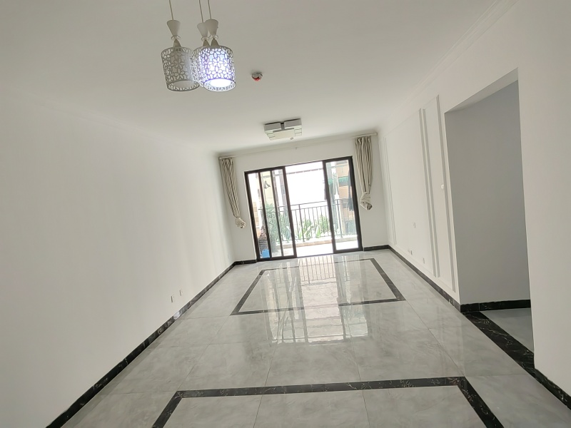 3室2廳2陽(yáng)臺(tái) 金科陽(yáng)光里客廳