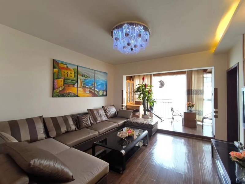 3室2廳2陽臺 東驤神駿一期客廳