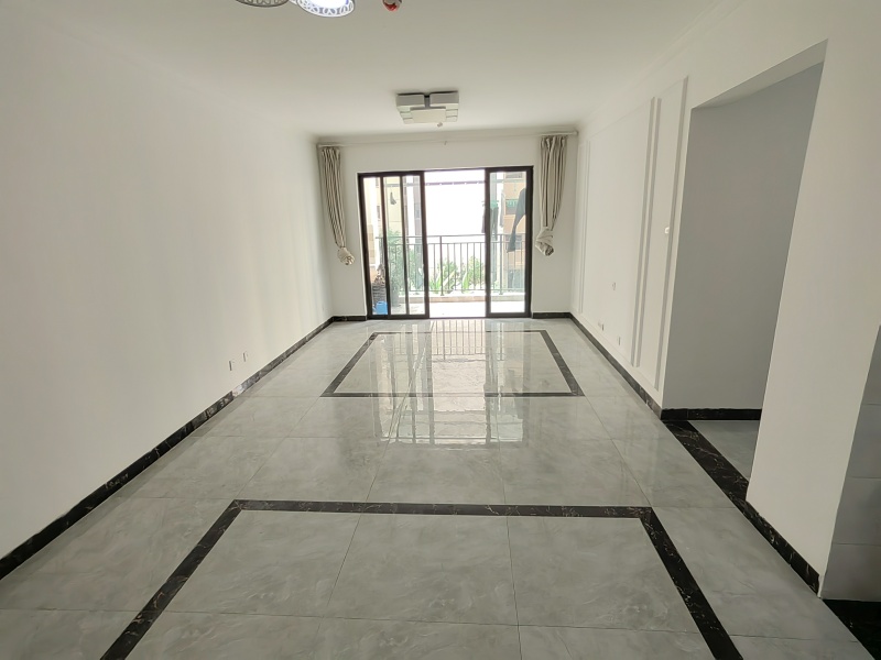 3室2廳2陽(yáng)臺(tái) 金科陽(yáng)光里客廳