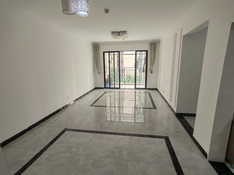 3室2廳2陽(yáng)臺(tái) 金科陽(yáng)光里客廳