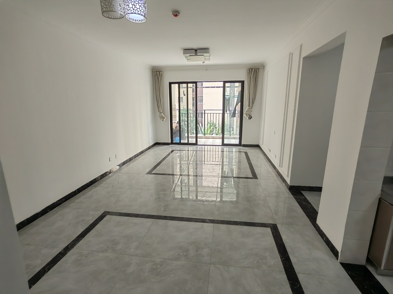 3室2廳2陽(yáng)臺(tái) 金科陽(yáng)光里客廳