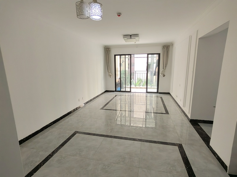 3室2廳2陽(yáng)臺(tái) 金科陽(yáng)光里客廳