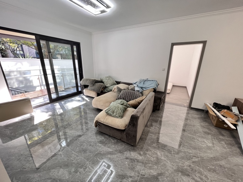 5室2廳1陽(yáng)臺(tái) 華夏四季二期客廳