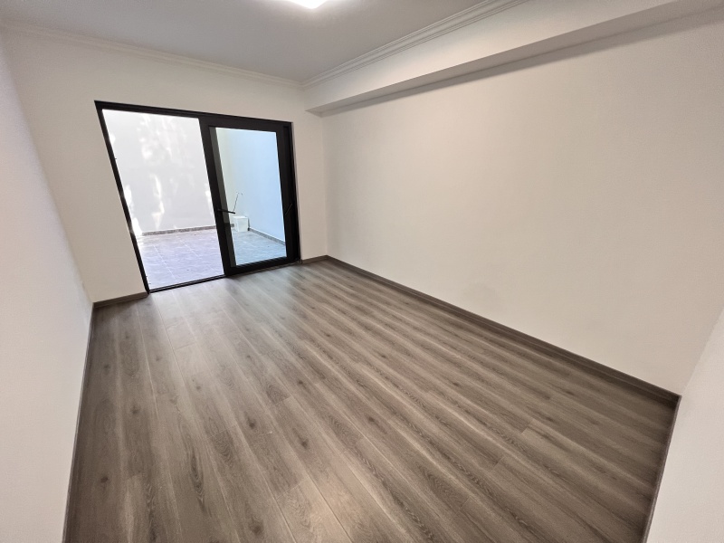 5室2廳1陽(yáng)臺(tái) 華夏四季二期臥室