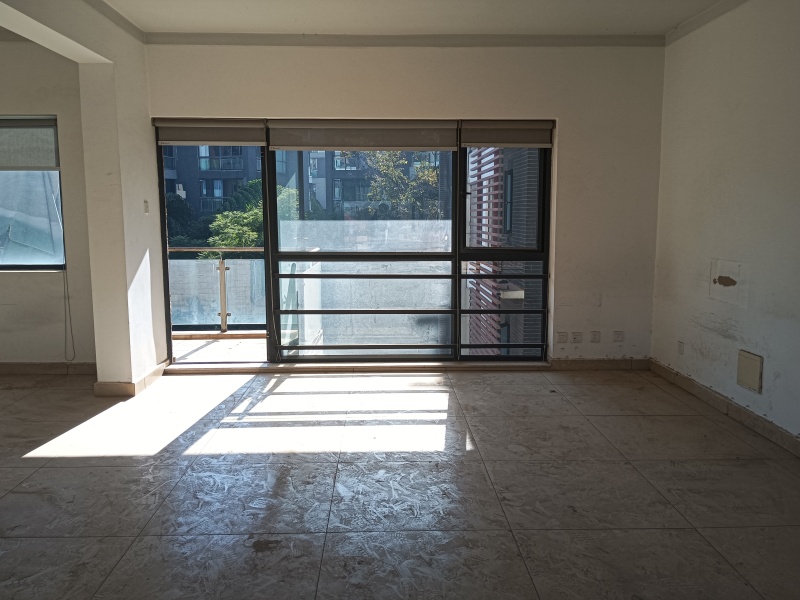 4室2廳3陽臺 滇池衛(wèi)城尚層客廳