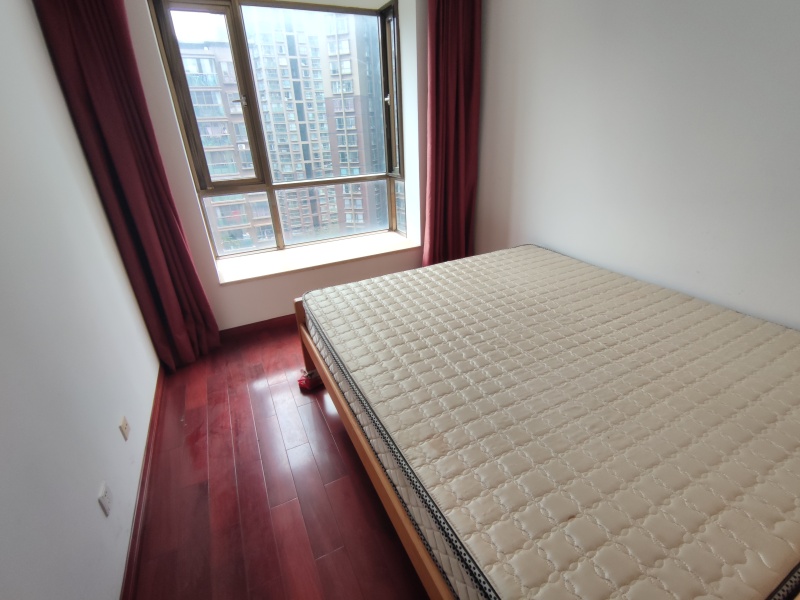 3室2廳2陽臺(tái) 麗水雅苑臥室