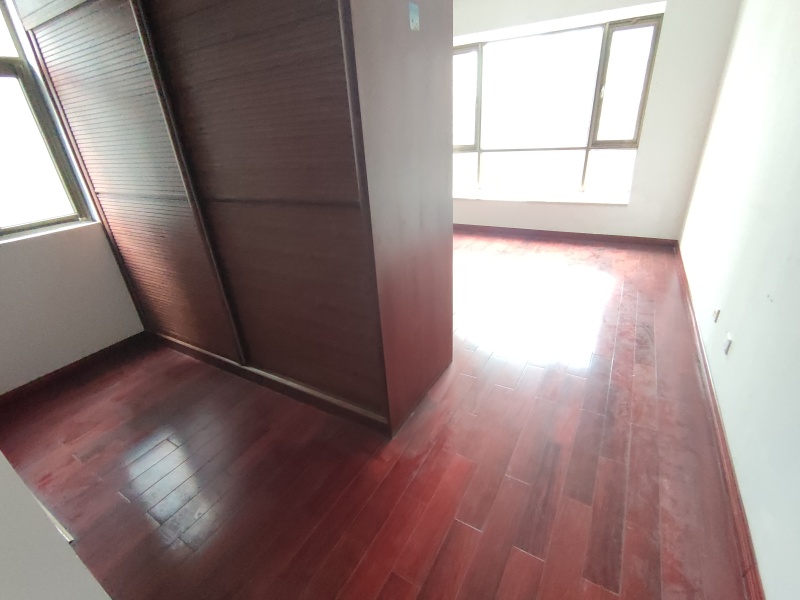 3室2廳2陽臺(tái) 麗水雅苑臥室