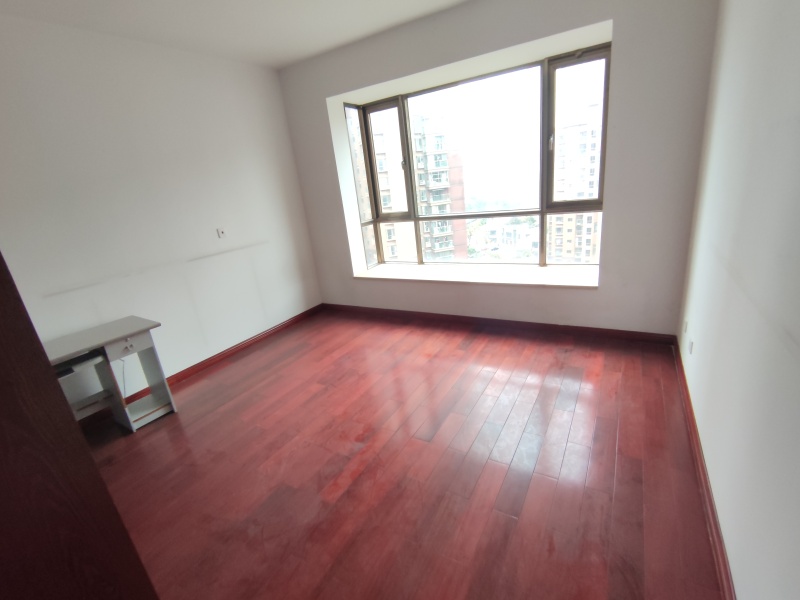 3室2廳2陽臺(tái) 麗水雅苑臥室