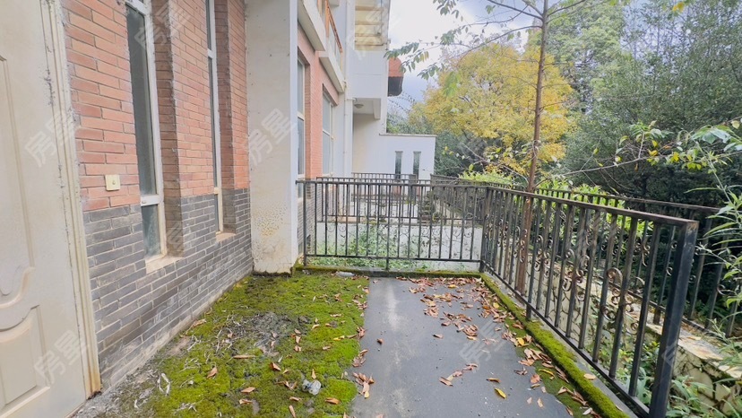 5室3廳3陽臺 湖畔之夢別墅戶型圖