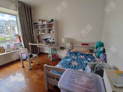 5室2廳2陽(yáng)臺(tái) 百大國(guó)際花園