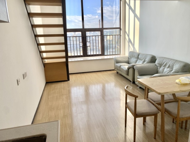 1室2廳1陽臺 中海云著公寓客廳