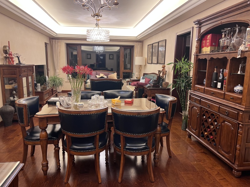 3室1廳1陽(yáng)臺(tái) 招商海公館客廳