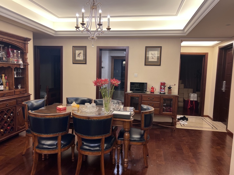 3室1廳1陽(yáng)臺(tái) 招商海公館客廳