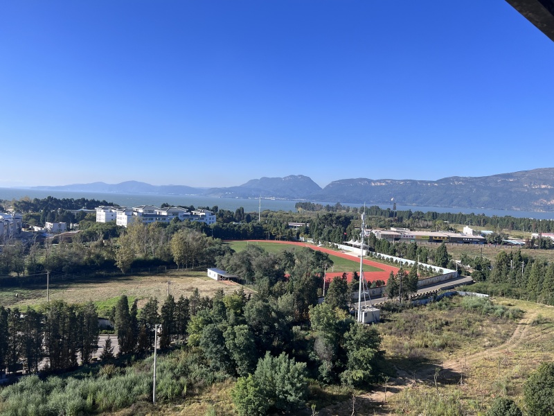 3室1廳1陽(yáng)臺(tái) 招商海公館自家花園