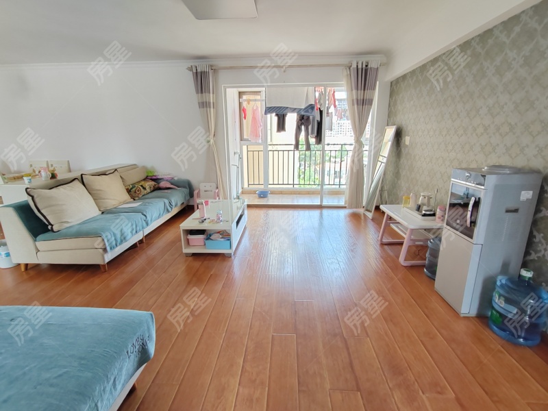 4室2廳2陽臺 玫瑰灣小區(qū)客廳