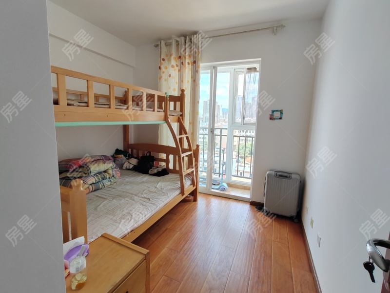 4室2廳2陽臺 玫瑰灣小區(qū)臥室