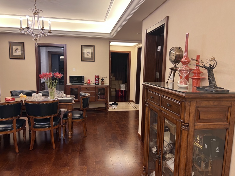 3室1廳1陽(yáng)臺(tái) 招商海公館客廳