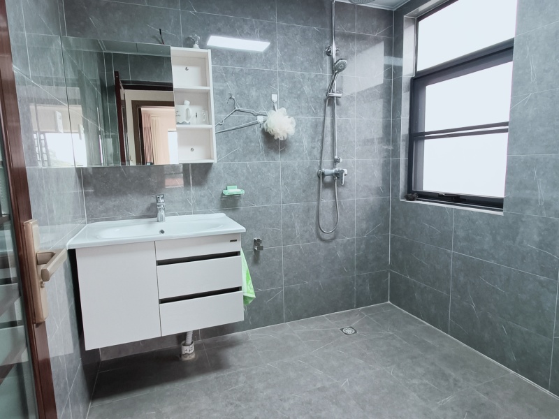 5室3廳5陽臺 山水潤城衛(wèi)生間