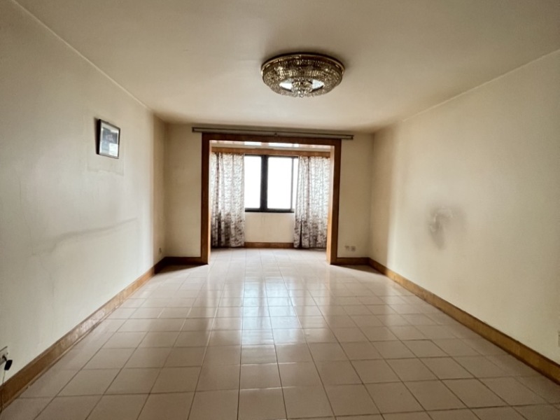 3室2廳1陽臺(tái) 銀?；▓@南區(qū)客廳