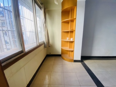 2室2廳1陽臺(tái) 船房小區(qū)