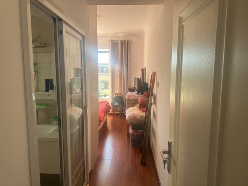 4室2廳2陽臺(tái) 都鐸城邦3號(hào)院客廳