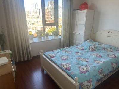 4室2廳2陽臺(tái) 都鐸城邦3號(hào)院客廳