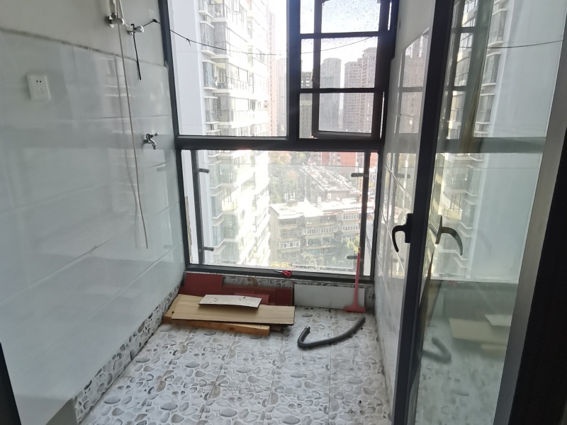 2室2廳1陽(yáng)臺(tái) 云投尚苑陽(yáng)臺(tái)