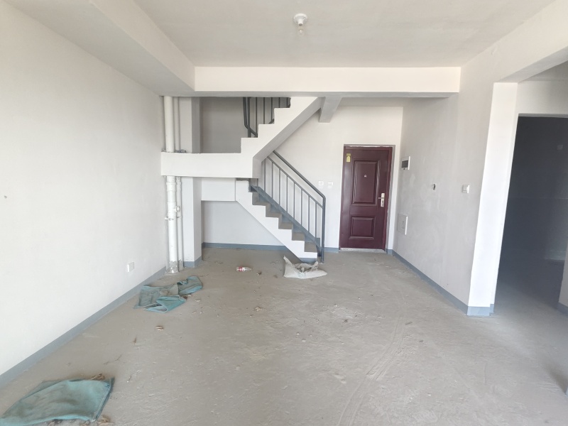 4室2廳4陽(yáng)臺(tái) 藍(lán)光水岸公園餐廳