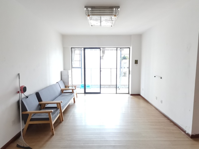 2室2廳1陽(yáng)臺(tái) 云投尚苑客廳