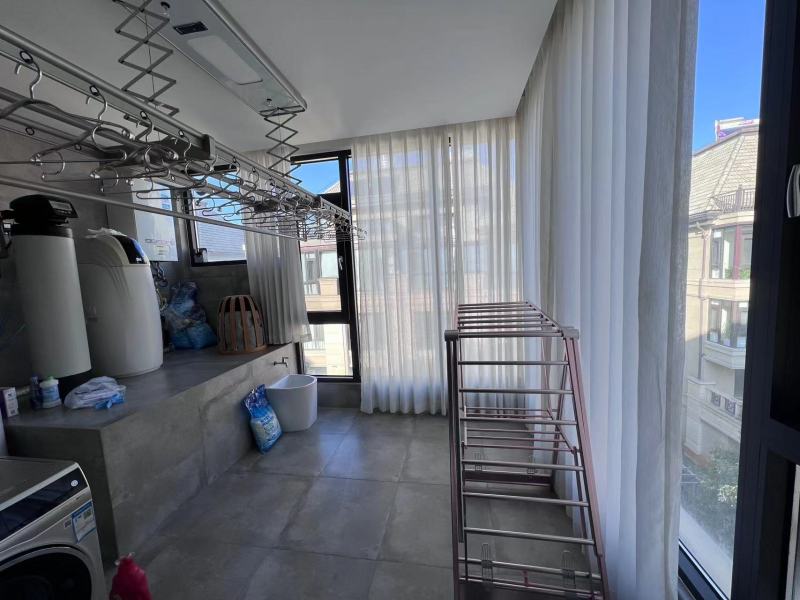 7室3廳5陽臺(tái) 綠地海珀瀾庭別墅客廳