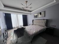 7室3廳5陽臺(tái) 綠地海珀瀾庭別墅客廳