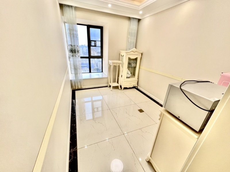 6室4廳2陽(yáng)臺(tái) 云銅時(shí)代之窗臥室