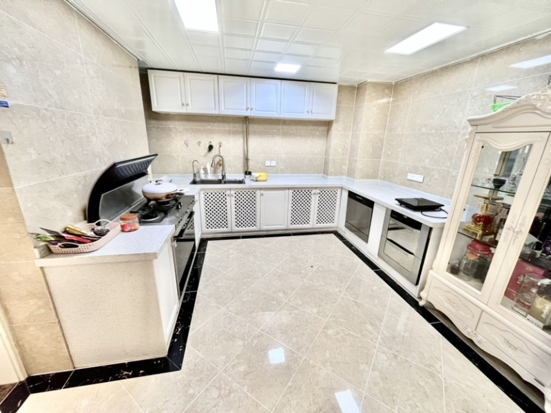 6室4廳2陽(yáng)臺(tái) 云銅時(shí)代之窗餐廳