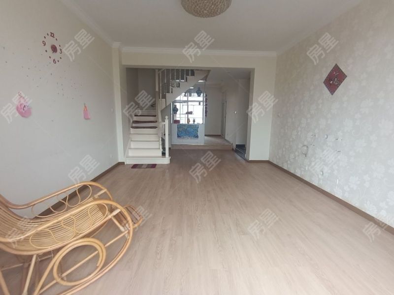 3室2廳2陽臺 天陽花園客廳