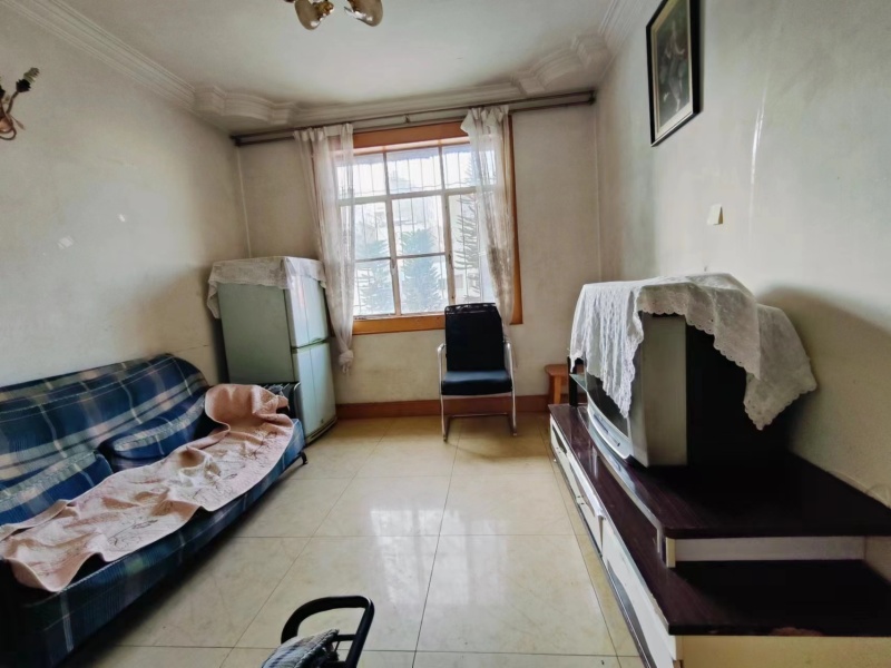 2室2廳2陽(yáng)臺(tái) 怡康溫泉新村B區(qū)客廳