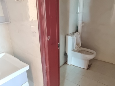 3室2廳2陽臺 西南海天璽苑衛(wèi)生間