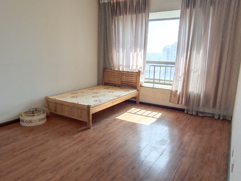 3室2廳2陽臺 西南海天璽苑臥室