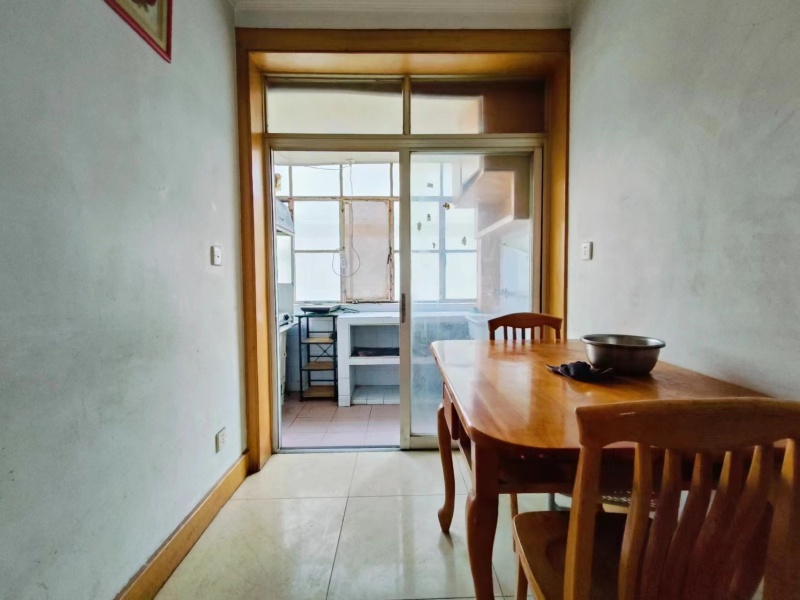 2室2廳2陽(yáng)臺(tái) 怡康溫泉新村B區(qū)餐廳