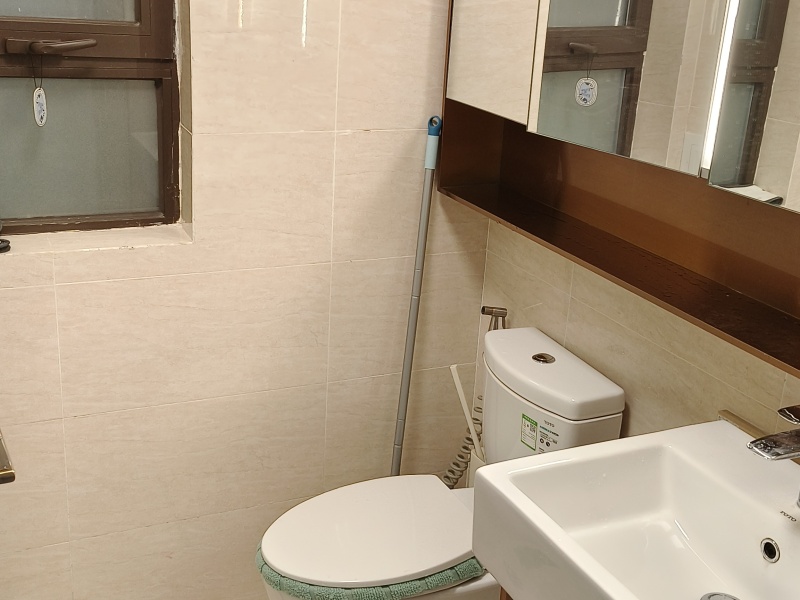 4室2廳1陽臺 中海云著衛(wèi)生間